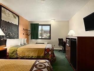 Super 8 By Wyndham Concordia Hotel Exterior photo