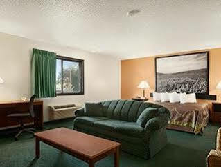 Super 8 By Wyndham Concordia Hotel Exterior photo